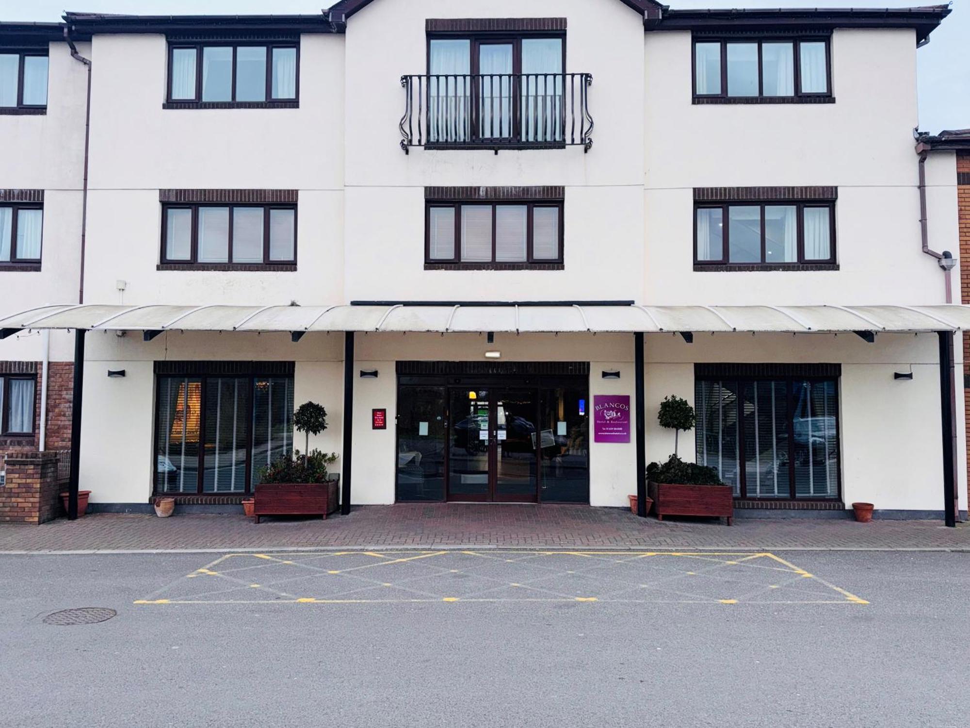Blanco's Hotel